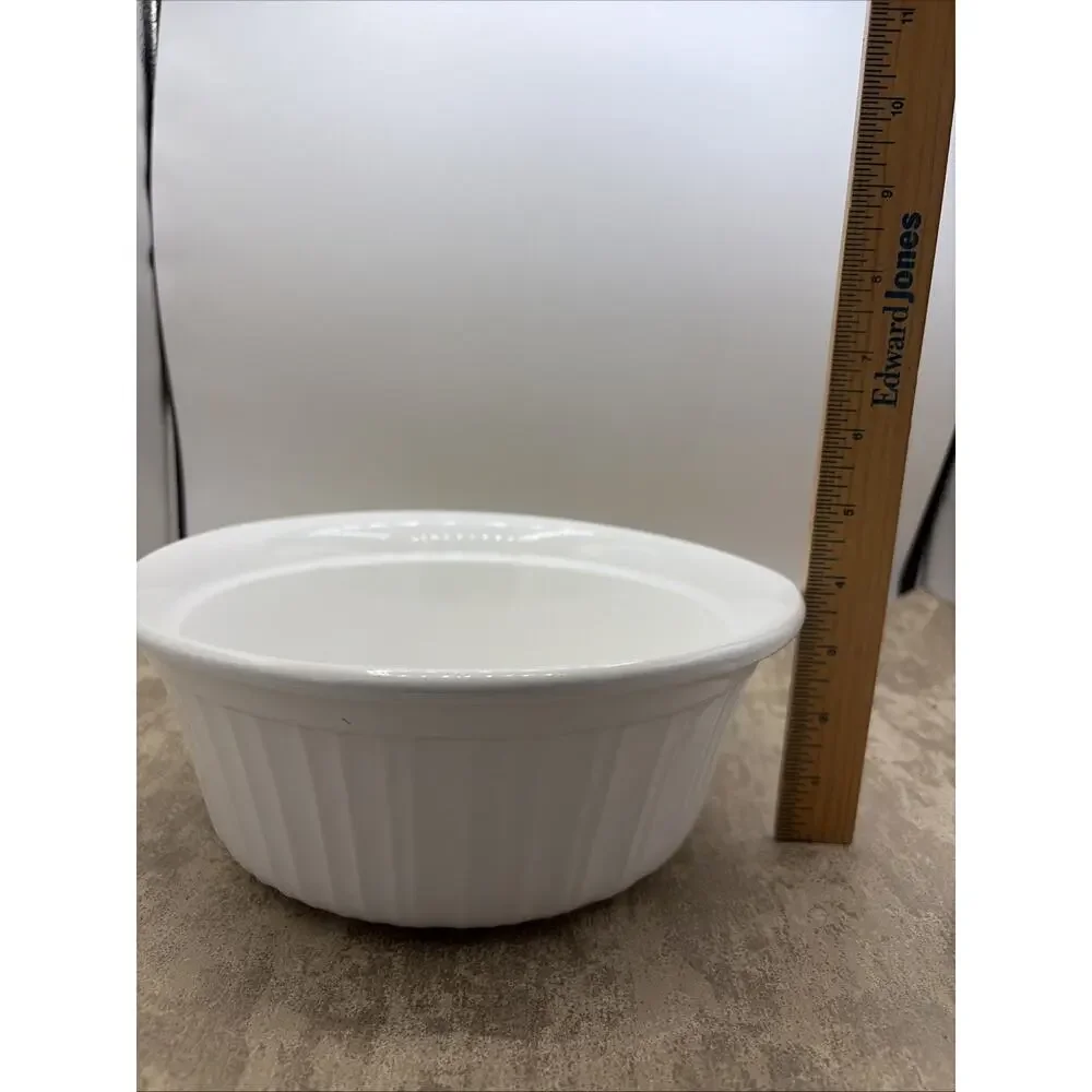 Corning Ware French White Round Casserole 2 Quart -1.9 L. 9.5”